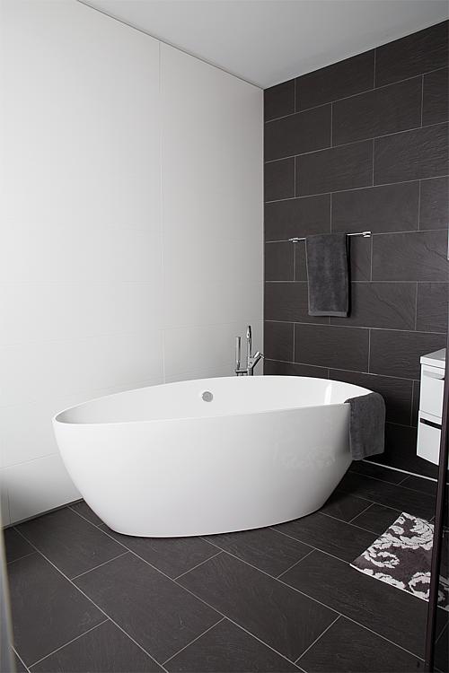 Badewanne EBBA BxHxT: 1700x620x770 mm Überlauf links Inhalt: 250 l Mineralguss weiß