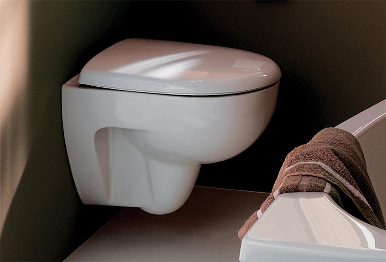 Combi-Pack Geberit Renova Wand- Tiefspül-WC, weiß, spülrandlos WC-Sitz Softclose, QuickRelease